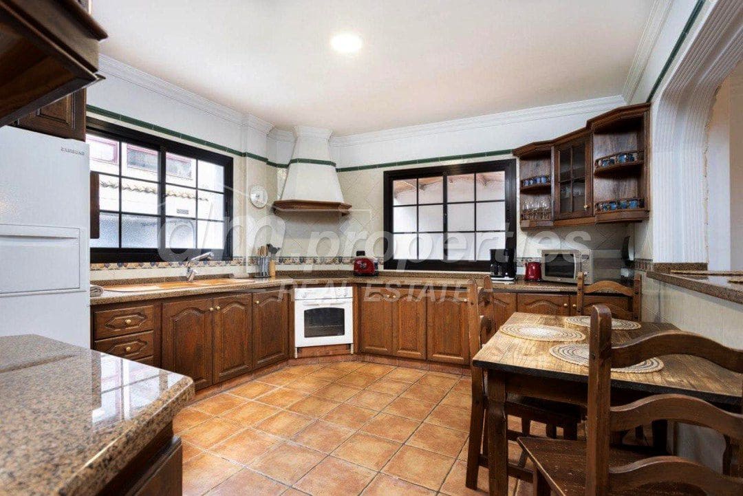 4 sovrum Villa till salu i El Sauzal med garage - 590 000 € (Ref: 9751818)