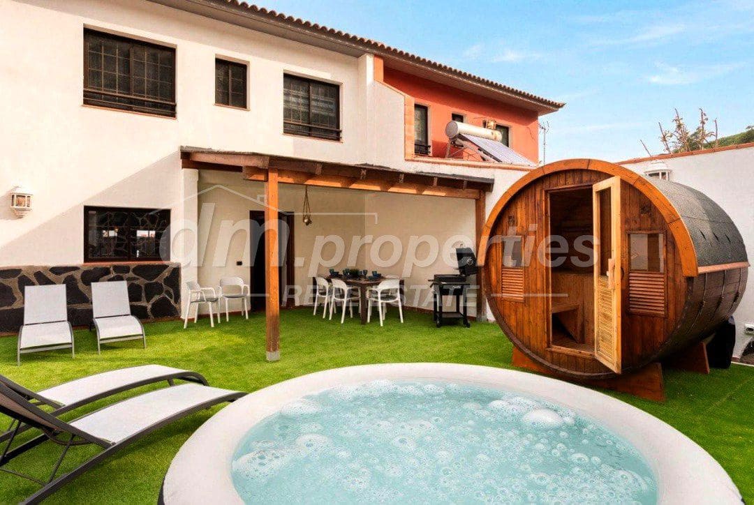 4 sovrum Villa till salu i El Sauzal med garage - 590 000 € (Ref: 9751818)