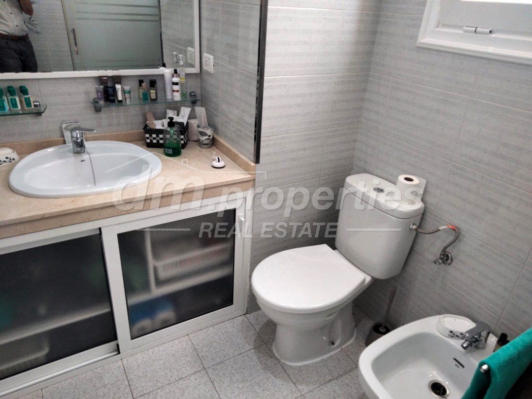 2 sovrum Lägenhet till salu i Los Cristianos med garage - 390 000 € (Ref: 9811402)
