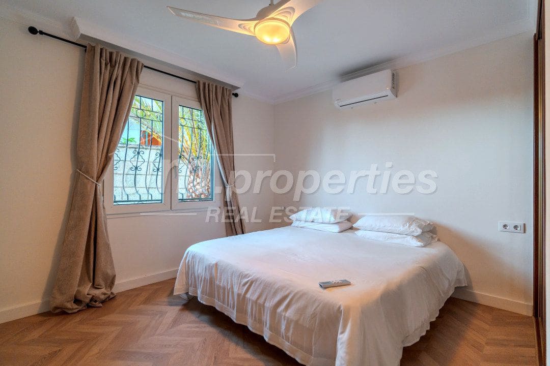 5 quarto Moradia para venda em Chayofa com garagem - 1 250 000 € (Ref: 9939582)