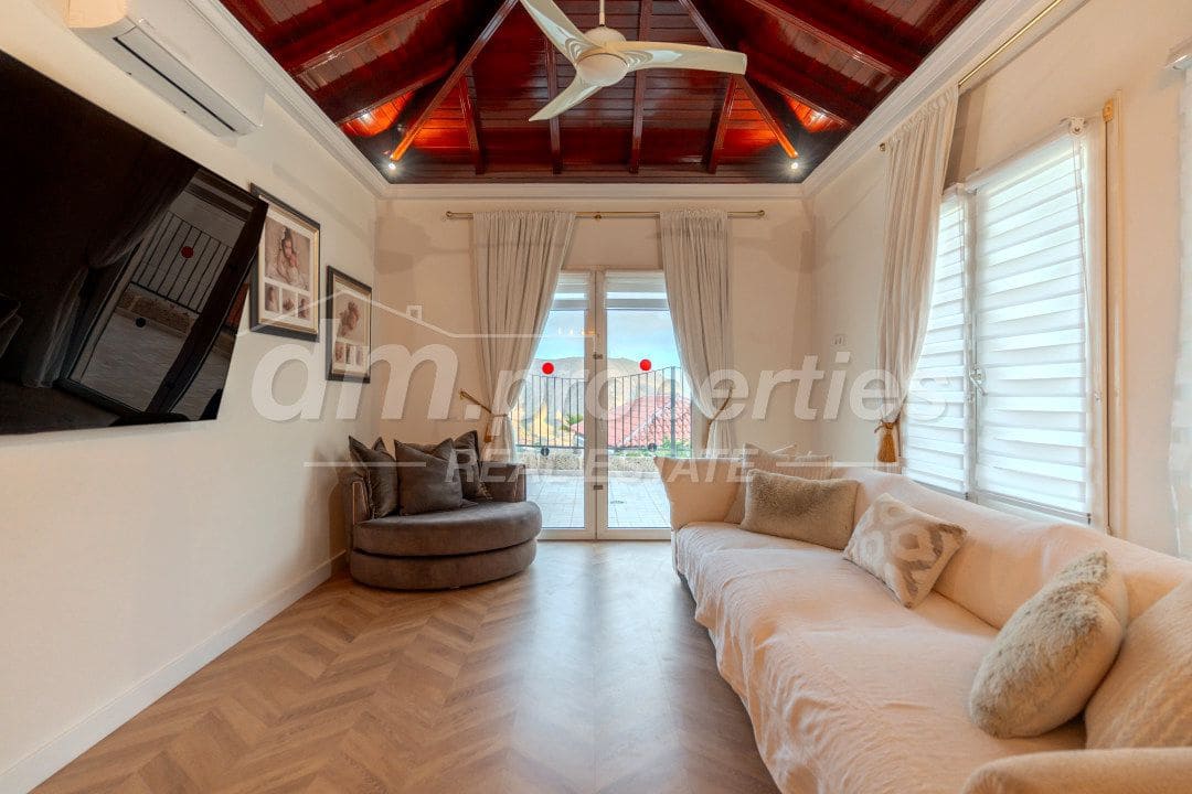 5 quarto Moradia para venda em Chayofa com garagem - 1 250 000 € (Ref: 9939582)