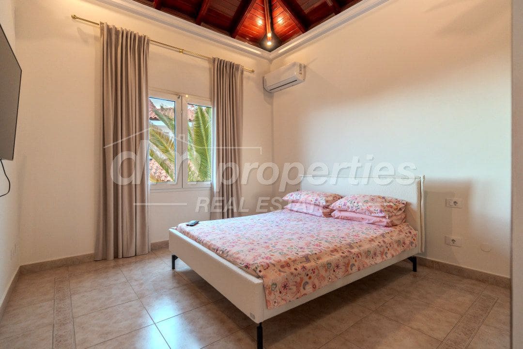 5 quarto Moradia para venda em Chayofa com garagem - 1 250 000 € (Ref: 9939582)