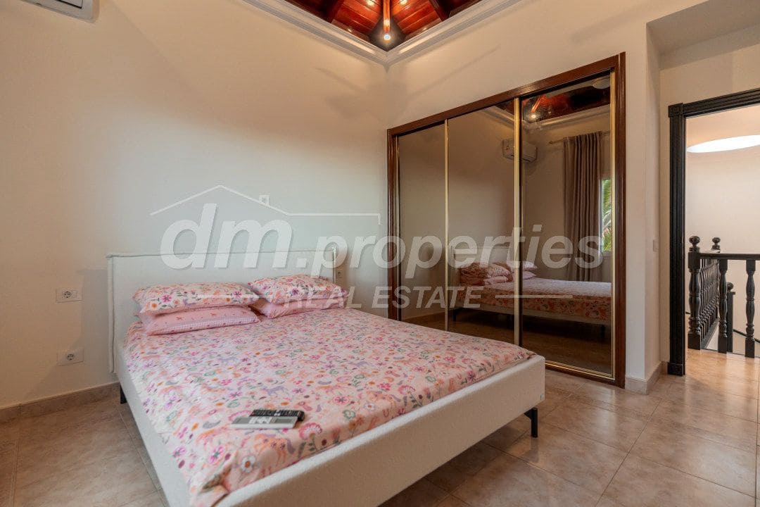 5 quarto Moradia para venda em Chayofa com garagem - 1 250 000 € (Ref: 9939582)