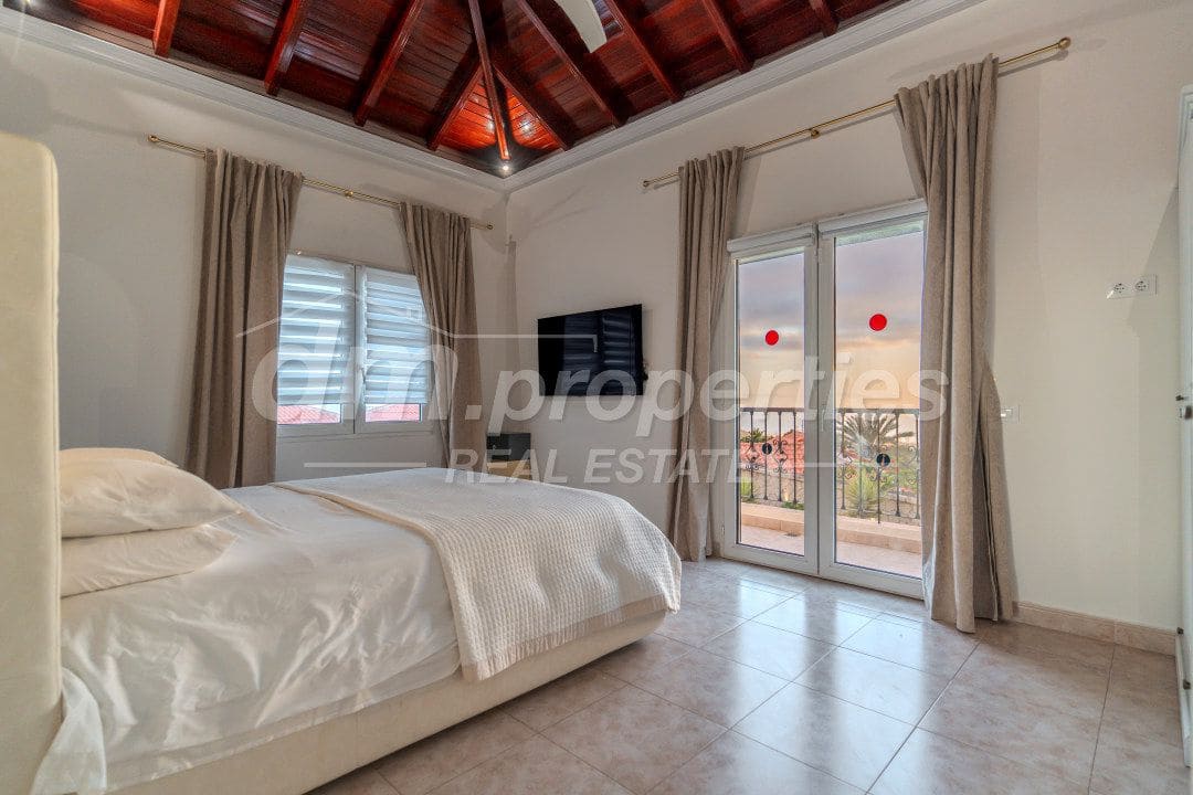 5 quarto Moradia para venda em Chayofa com garagem - 1 250 000 € (Ref: 9939582)