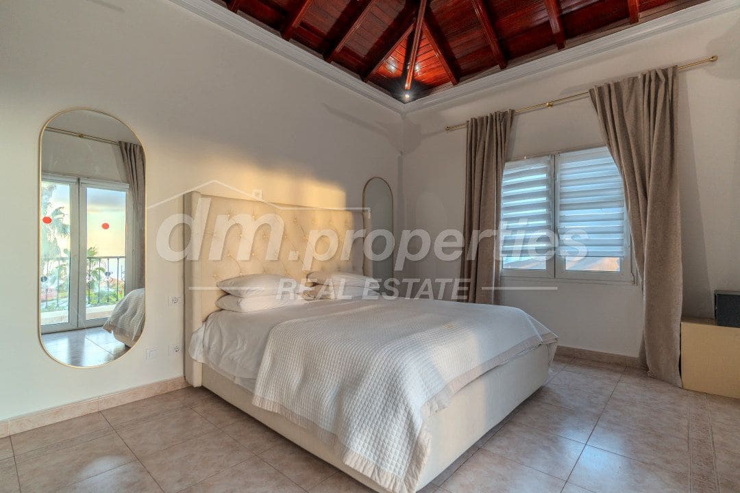 5 quarto Moradia para venda em Chayofa com garagem - 1 250 000 € (Ref: 9939582)