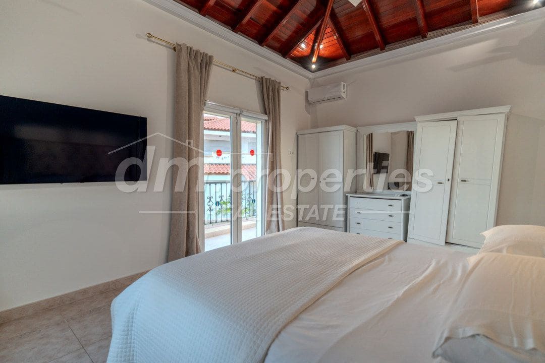 5 quarto Moradia para venda em Chayofa com garagem - 1 250 000 € (Ref: 9939582)