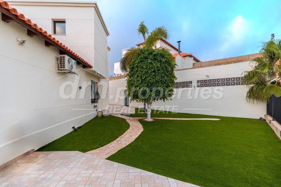 5 quarto Moradia para venda em Chayofa com garagem - 1 250 000 € (Ref: 9939582)