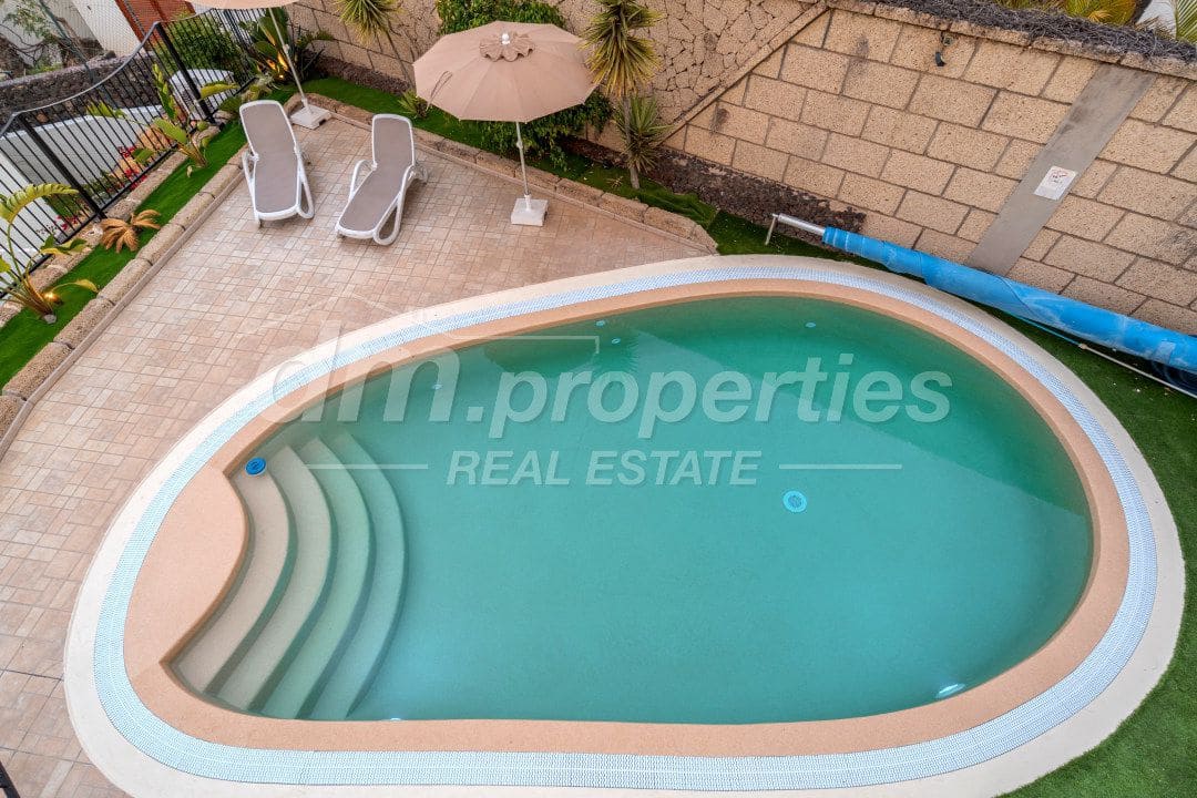 5 quarto Moradia para venda em Chayofa com garagem - 1 250 000 € (Ref: 9939582)