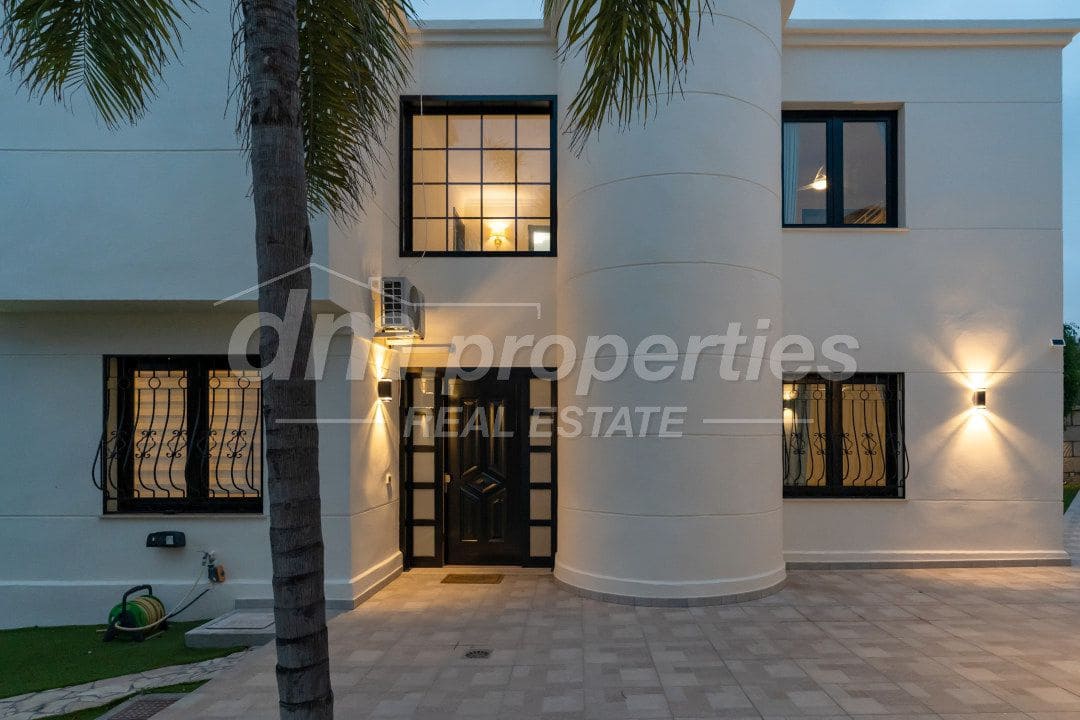 5 quarto Moradia para venda em Chayofa com garagem - 1 250 000 € (Ref: 9939582)