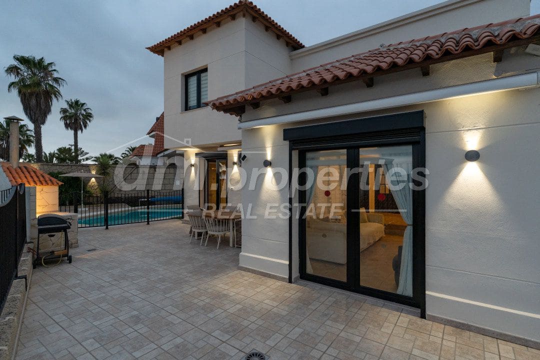 5 quarto Moradia para venda em Chayofa com garagem - 1 250 000 € (Ref: 9939582)