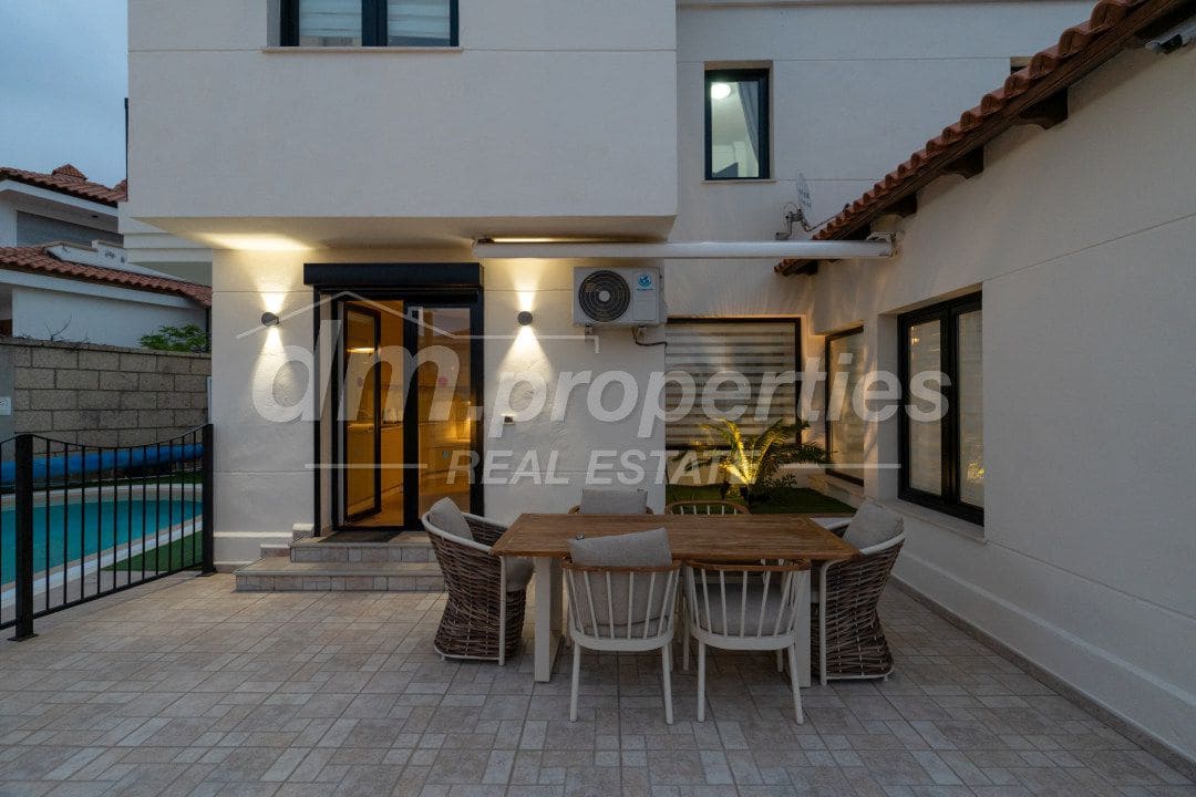5 quarto Moradia para venda em Chayofa com garagem - 1 250 000 € (Ref: 9939582)