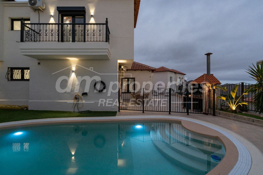 5 quarto Moradia para venda em Chayofa com garagem - 1 250 000 € (Ref: 9939582)