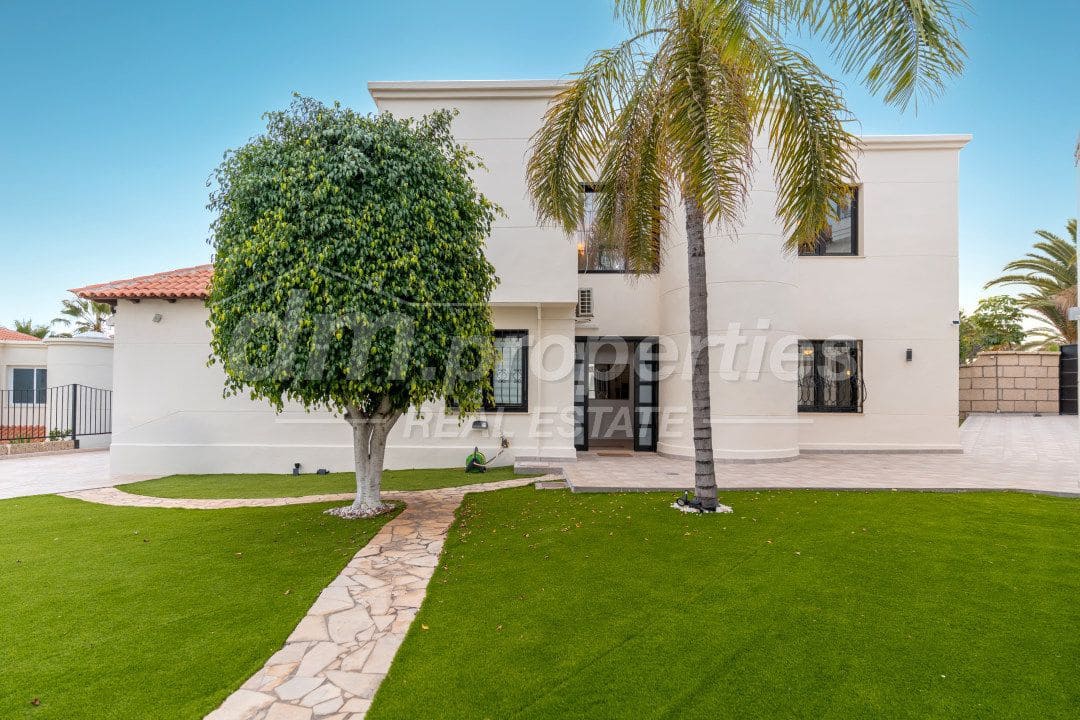 5 quarto Moradia para venda em Chayofa com garagem - 1 250 000 € (Ref: 9939582)