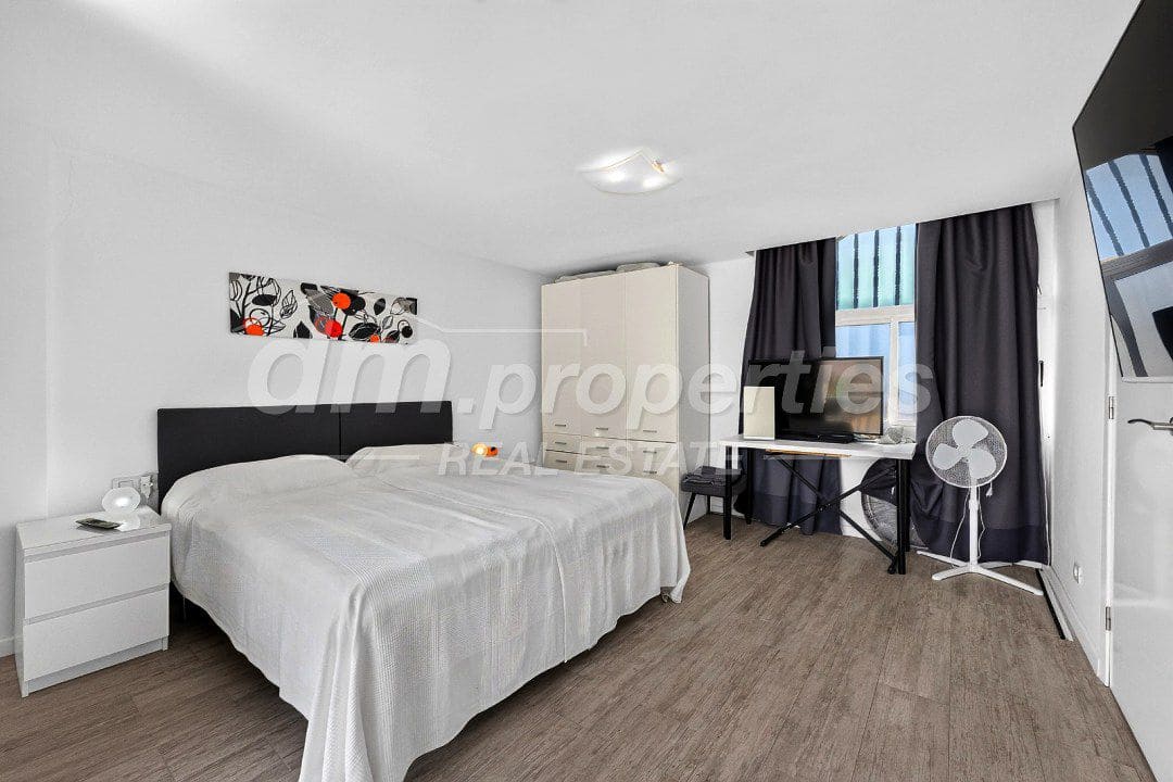 2 bedroom Apartment for sale in Costa del Silencio - € 245,000 (Ref: 9939584)