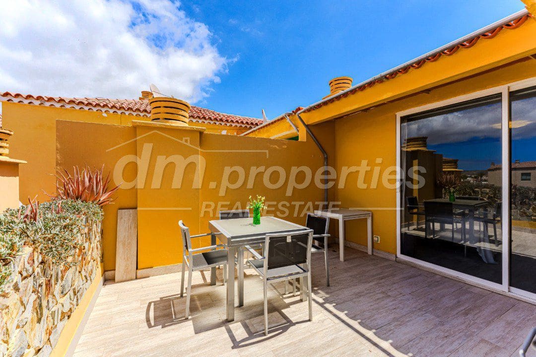 2 bedroom Apartment for sale in Costa del Silencio - € 245,000 (Ref: 9939584)