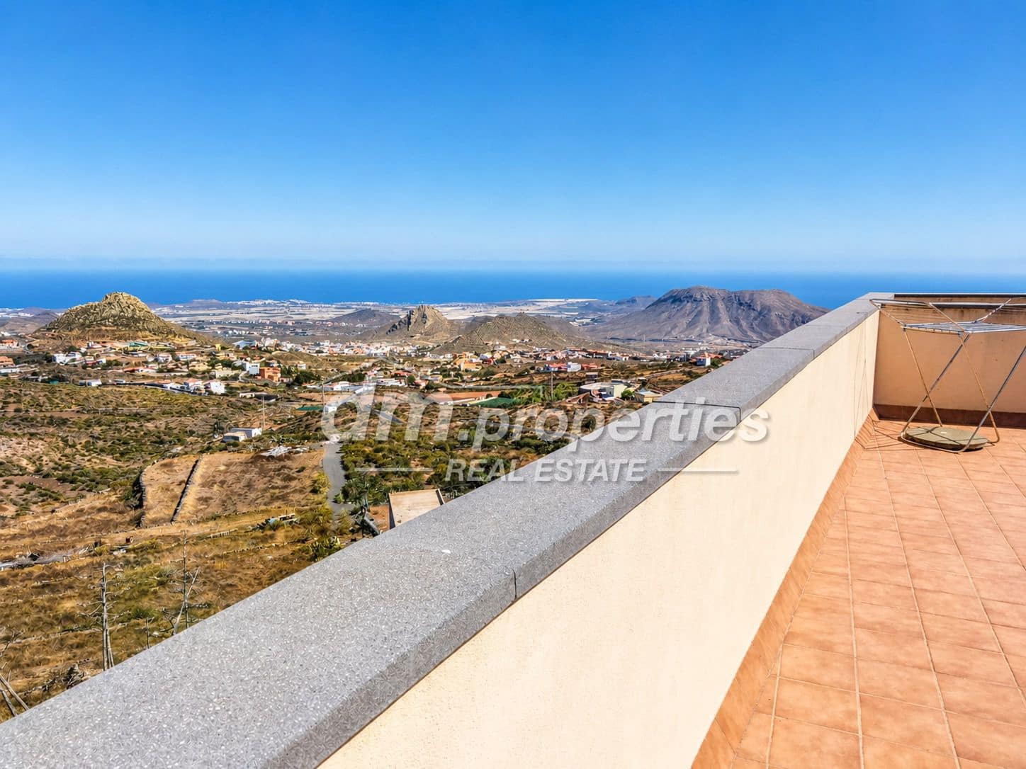 2 bedroom Apartment for sale in Arona with garage - € 180,000 (Ref: 9974982)