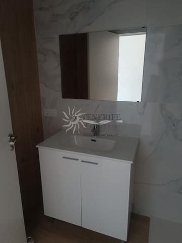 2 makuuhuone Ranta-asunto myytävänä paikassa Playa San Juan, Guía de Isora mukana 
autotalli - 335 000 € (Ref: 9459370)