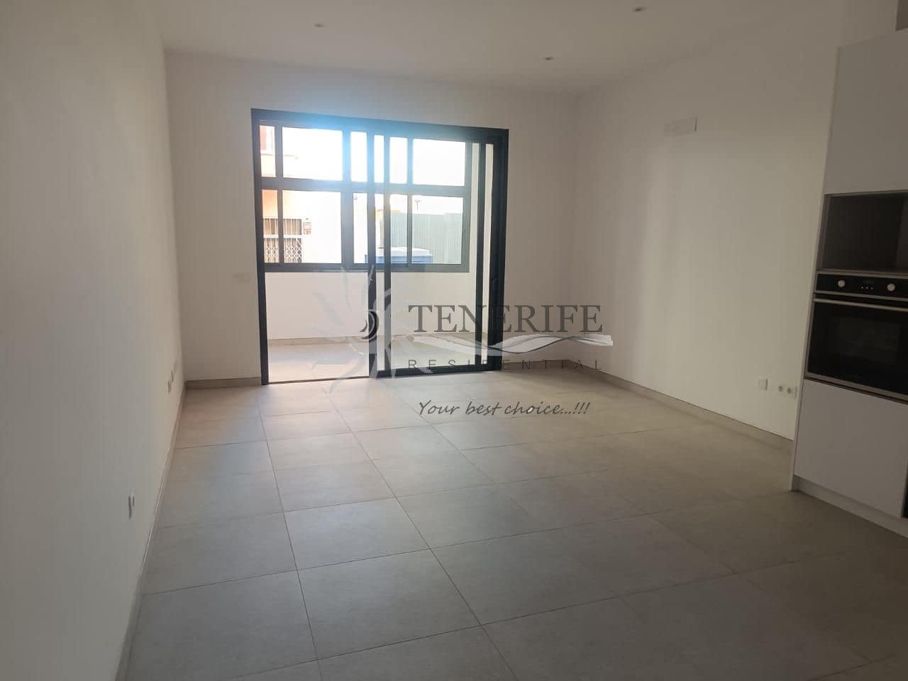 2 slaapkamer Flat te koop in Playa San Juan met garage - € 335.000 (Ref: 9459370)
