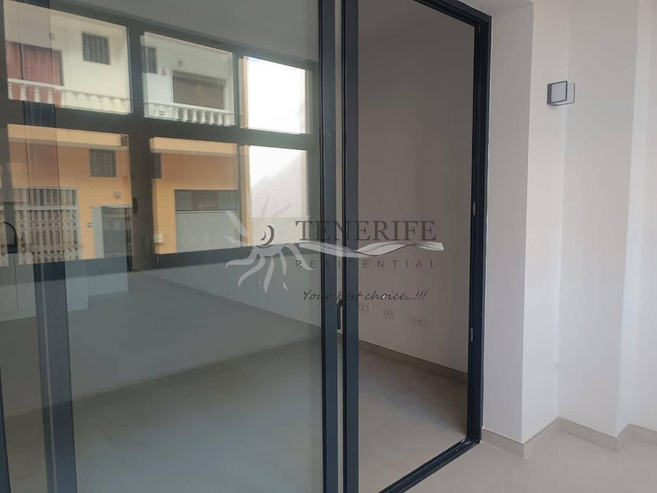 2 slaapkamer Flat te koop in Playa San Juan met garage - € 335.000 (Ref: 9459370)