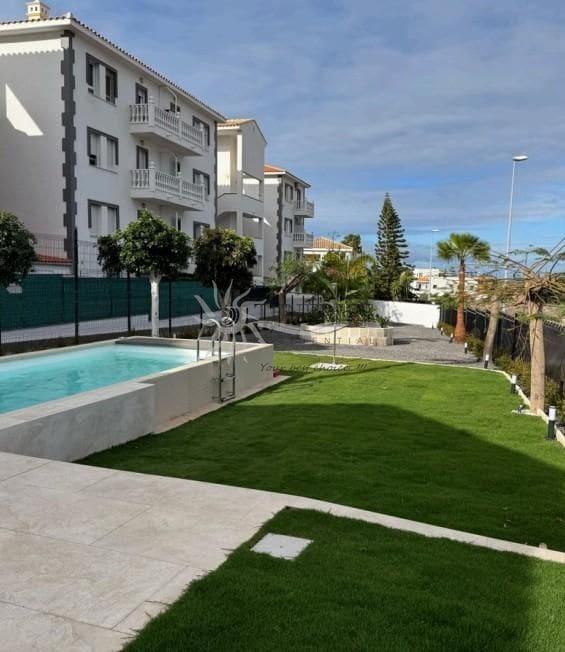 5 bedroom Villa for sale in Arona with pool garage - € 1,500,000 (Ref: 9459371)