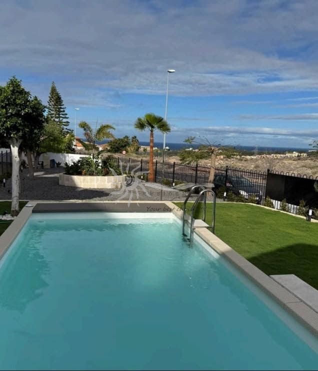 5 quarto Moradia para venda em Los Cristianos com piscina garagem - 1 500 000 € (Ref: 9459371)