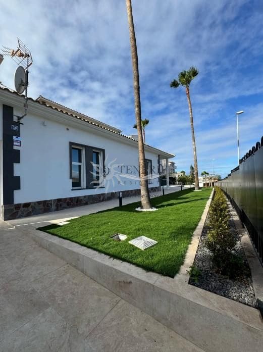 5 quarto Moradia para venda em Los Cristianos com piscina garagem - 1 500 000 € (Ref: 9459371)