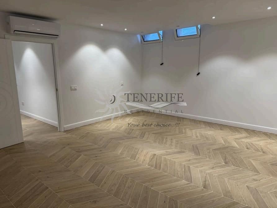 5 quarto Moradia para venda em Los Cristianos com piscina garagem - 1 500 000 € (Ref: 9459371)