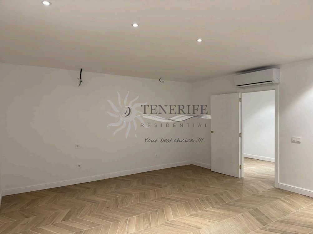 5 quarto Moradia para venda em Los Cristianos com piscina garagem - 1 500 000 € (Ref: 9459371)