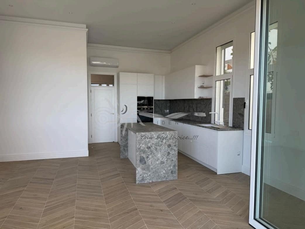 5 quarto Moradia para venda em Los Cristianos com piscina garagem - 1 500 000 € (Ref: 9459371)