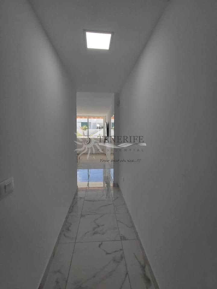 2 bedroom Flat for sale in Los Cristianos - € 441,000 (Ref: 9459372)