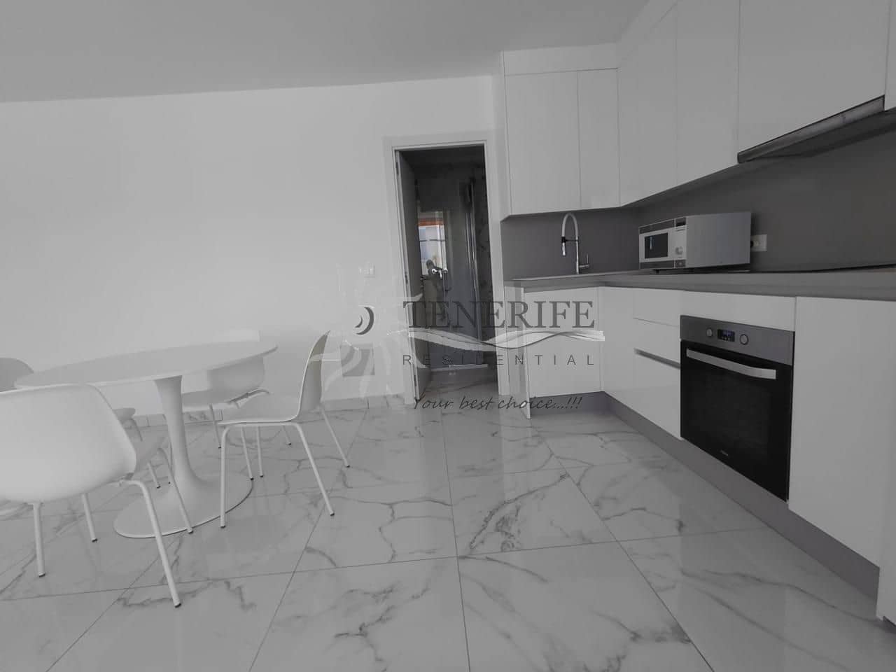 2 bedroom Flat for sale in Los Cristianos - € 441,000 (Ref: 9459372)