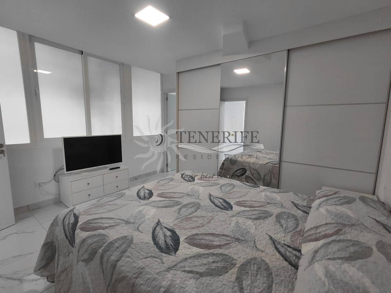 2 bedroom Flat for sale in Los Cristianos - € 441,000 (Ref: 9459372)