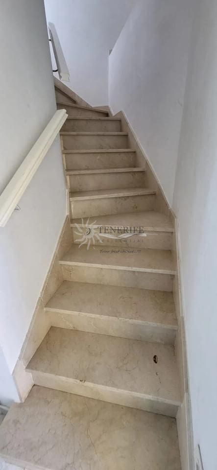 2 bedroom Flat for sale in Arona with garage - € 675,000 (Ref: 9459376)