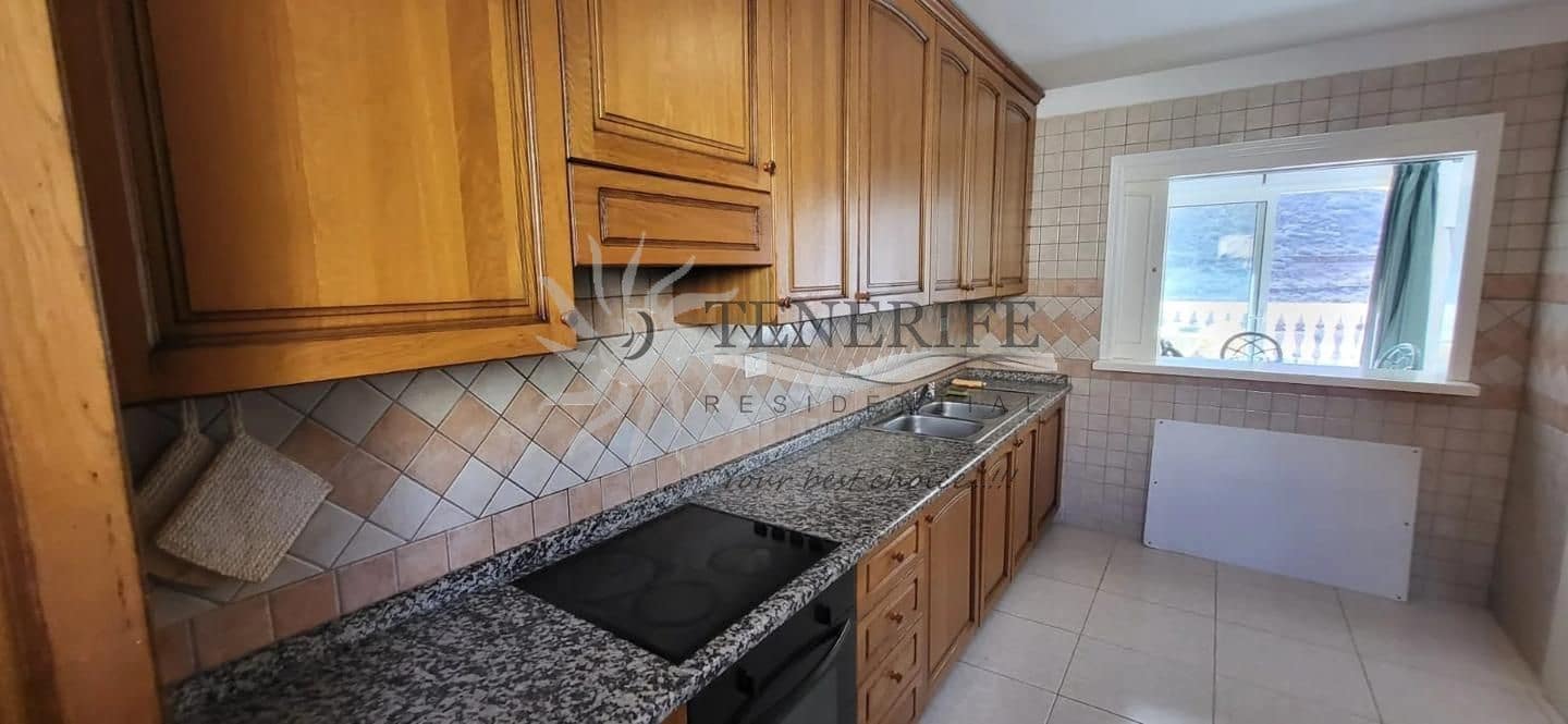 2 bedroom Flat for sale in Arona with garage - € 675,000 (Ref: 9459376)