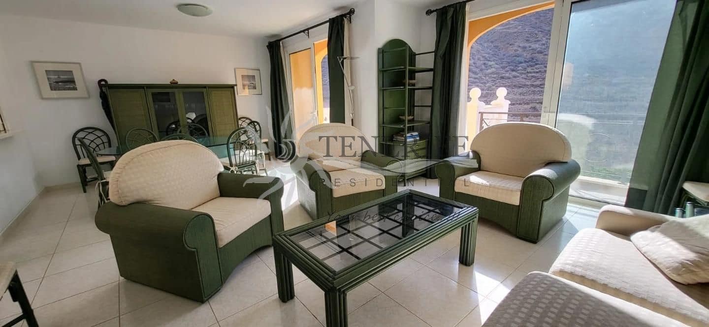 2 bedroom Flat for sale in Arona with garage - € 675,000 (Ref: 9459376)