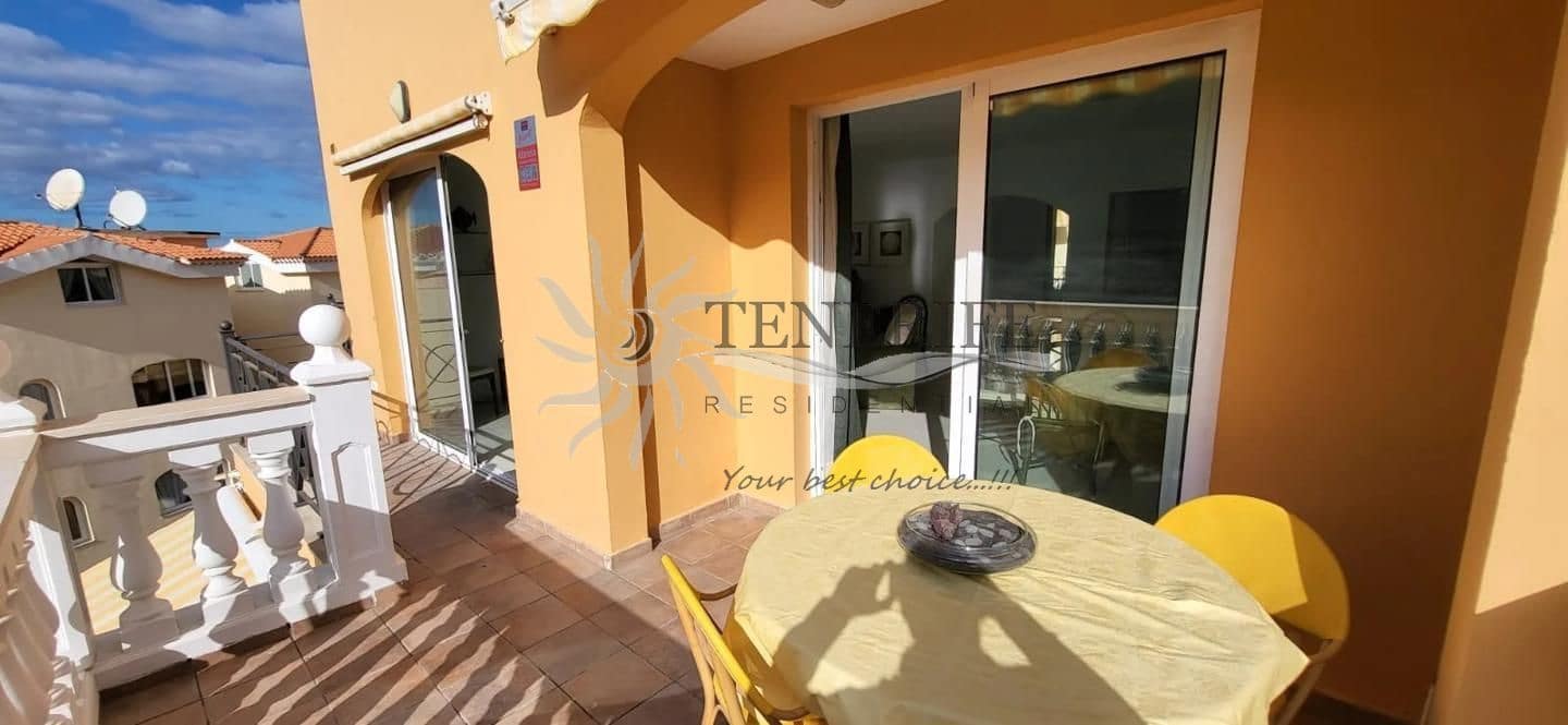 2 bedroom Flat for sale in Arona with garage - € 675,000 (Ref: 9459376)