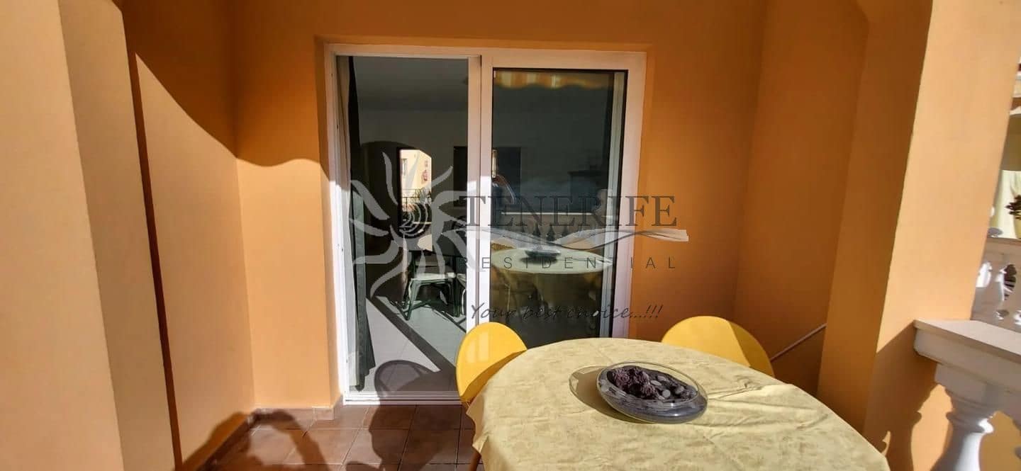 2 bedroom Flat for sale in Arona with garage - € 675,000 (Ref: 9459376)