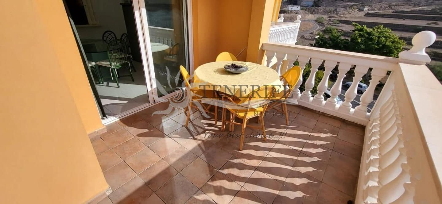 2 bedroom Flat for sale in Arona with garage - € 675,000 (Ref: 9459376)
