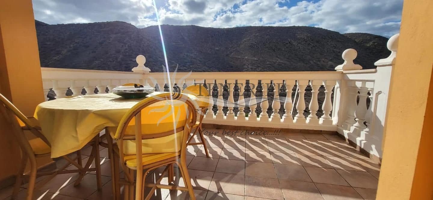 2 bedroom Flat for sale in Arona with garage - € 675,000 (Ref: 9459376)