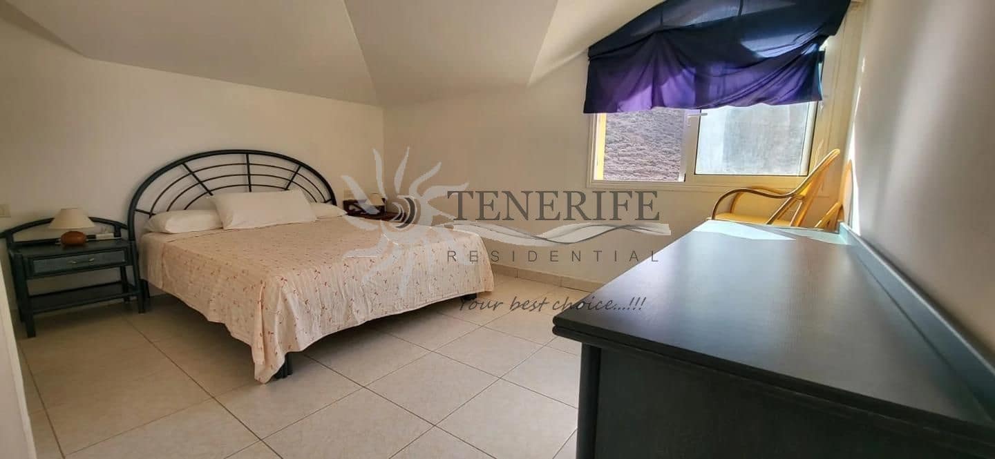 2 bedroom Flat for sale in Arona with garage - € 675,000 (Ref: 9459376)