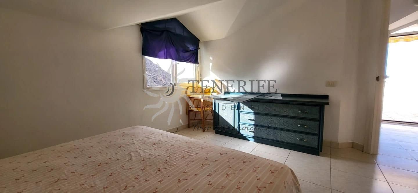 2 bedroom Flat for sale in Arona with garage - € 675,000 (Ref: 9459376)