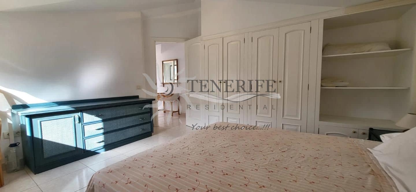 2 bedroom Flat for sale in Arona with garage - € 675,000 (Ref: 9459376)