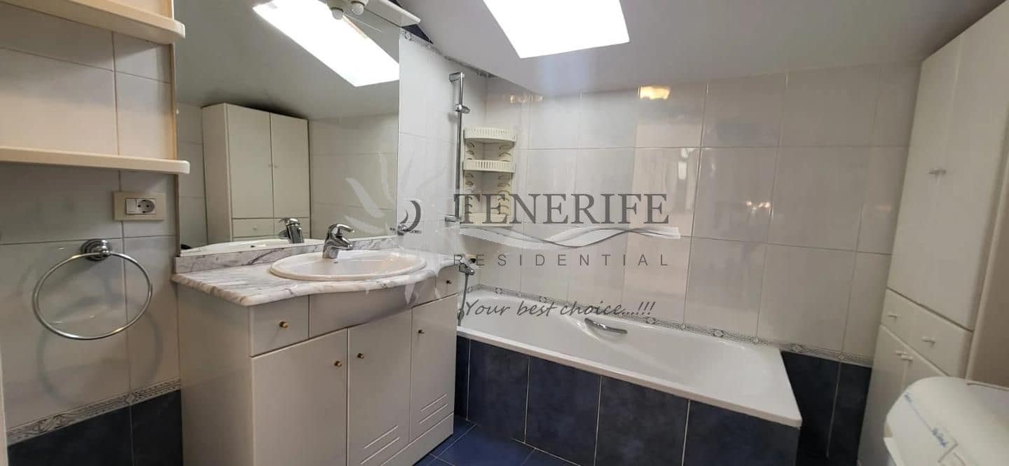 2 bedroom Flat for sale in Arona with garage - € 675,000 (Ref: 9459376)