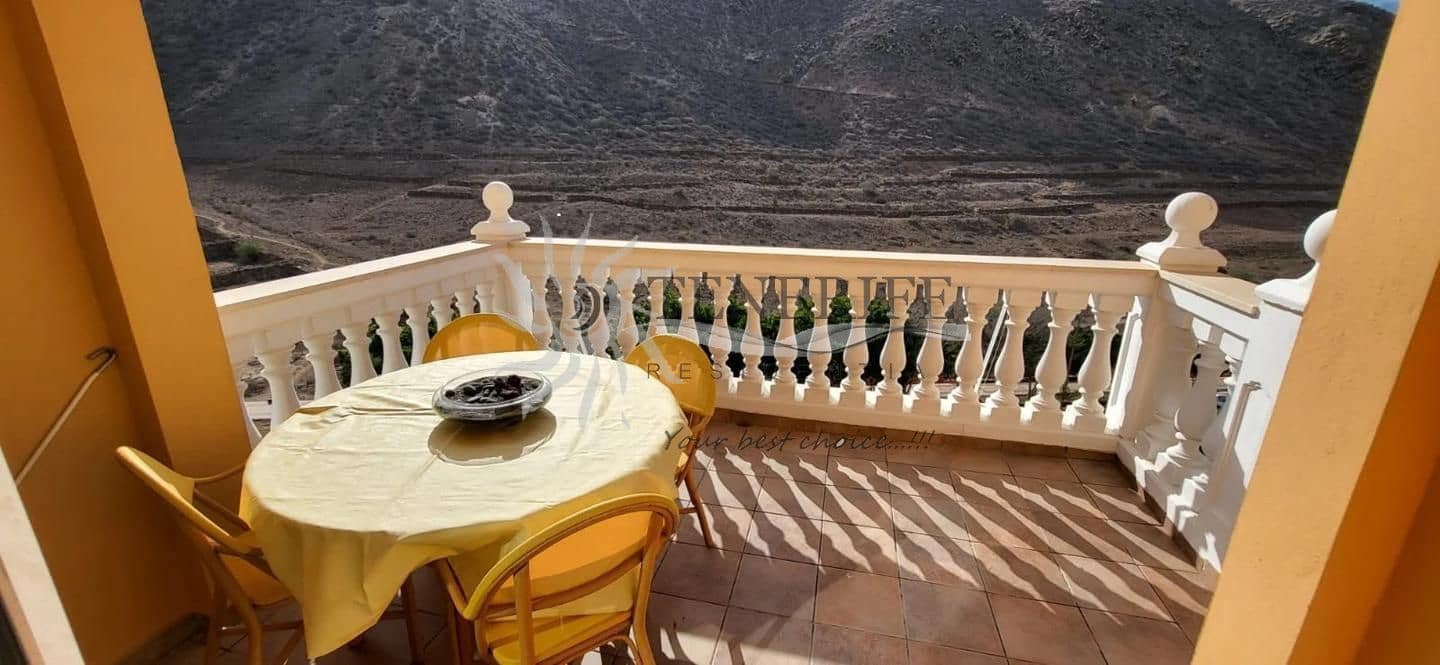 2 bedroom Flat for sale in Arona with garage - € 675,000 (Ref: 9459376)