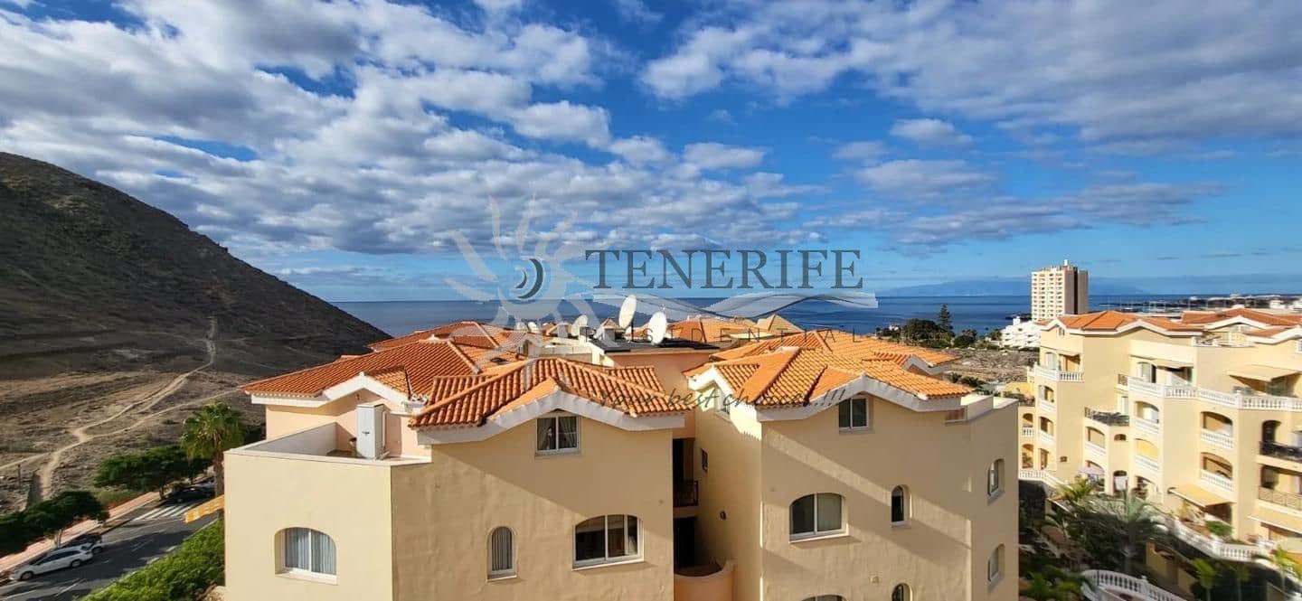 2 bedroom Flat for sale in Arona with garage - € 675,000 (Ref: 9459376)