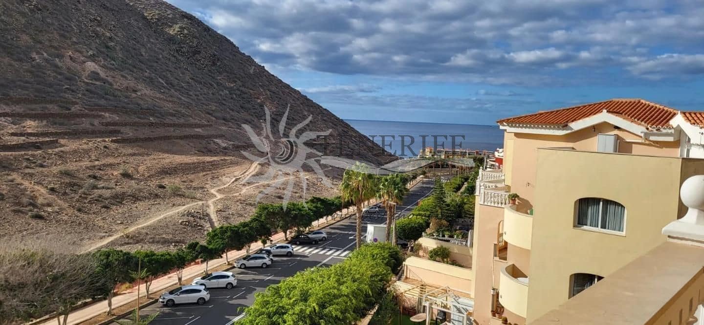 2 bedroom Flat for sale in Arona with garage - € 675,000 (Ref: 9459376)