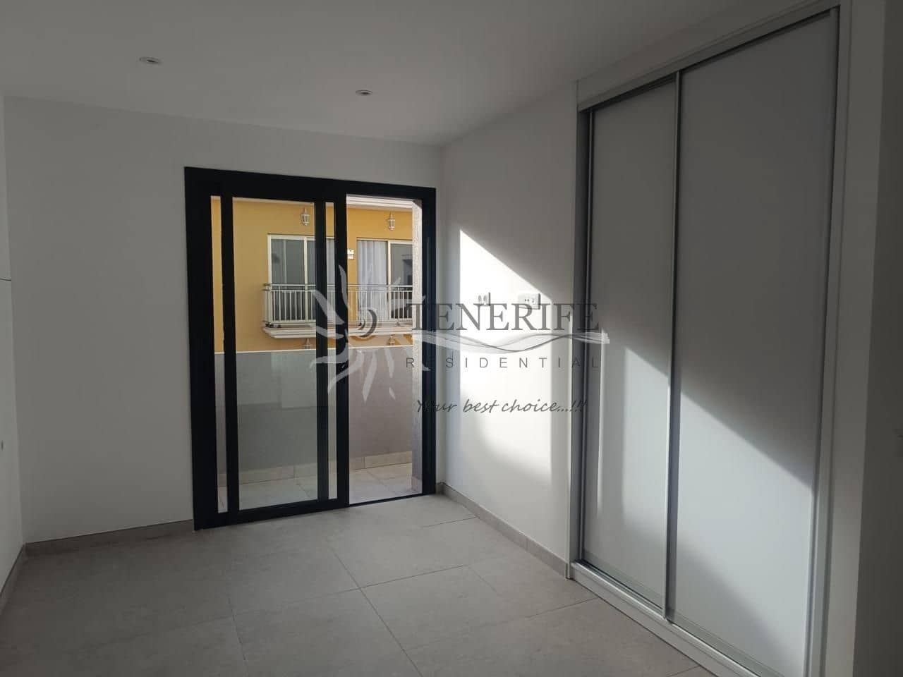 2 bedroom Flat for sale in Guia de Isora with garage - € 325,000 (Ref: 9459377)