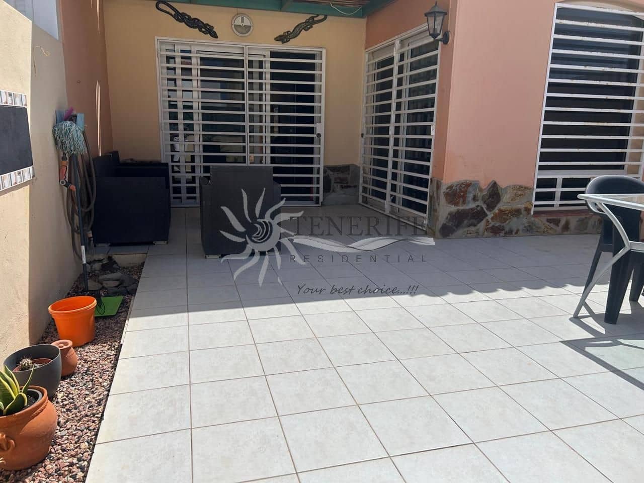 2 bedroom Bungalow for sale in Adeje with pool - € 390,000 (Ref: 9459378)