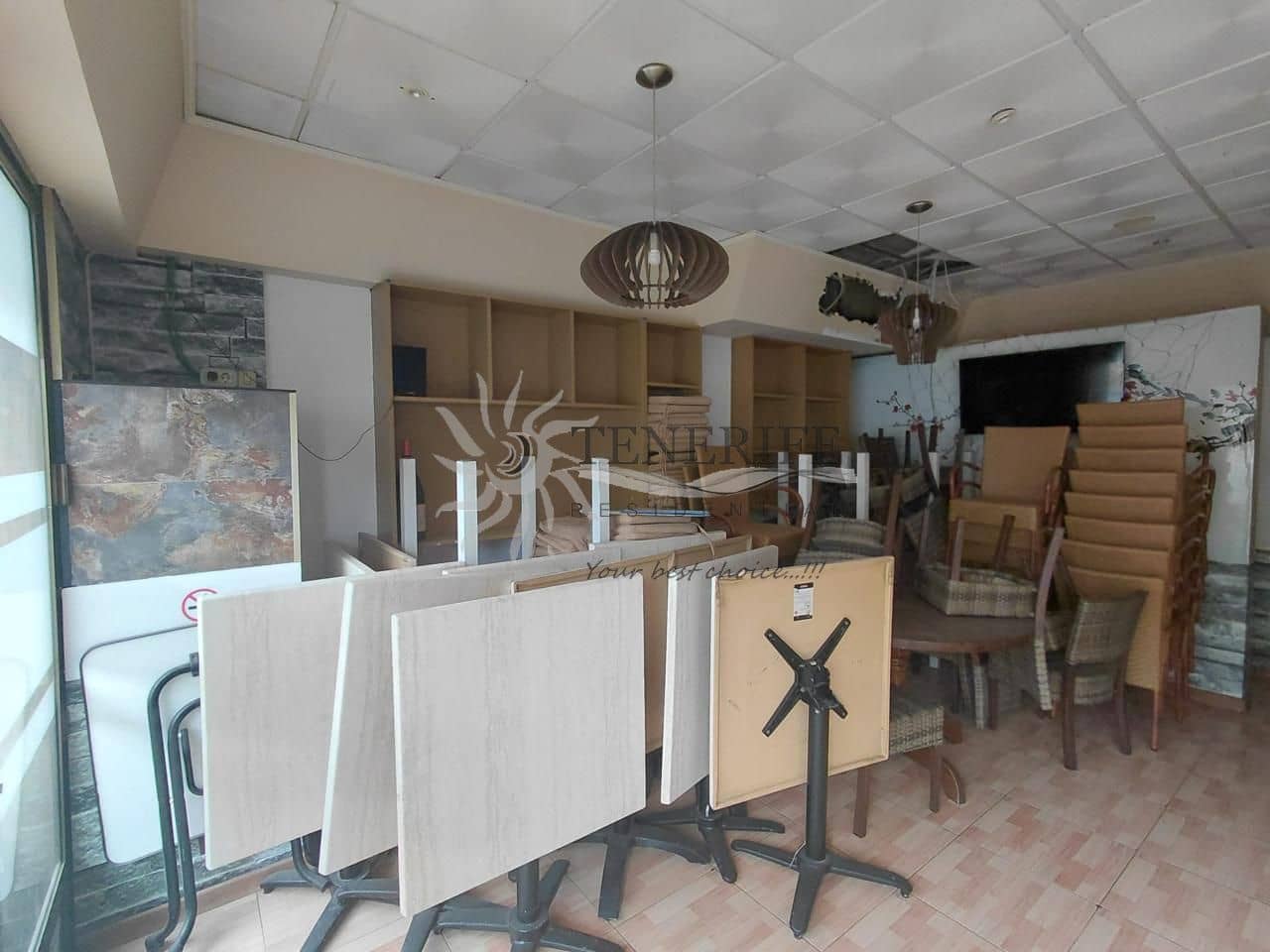 Commercieel te koop in Arona - € 400.000 (Ref: 9459379)