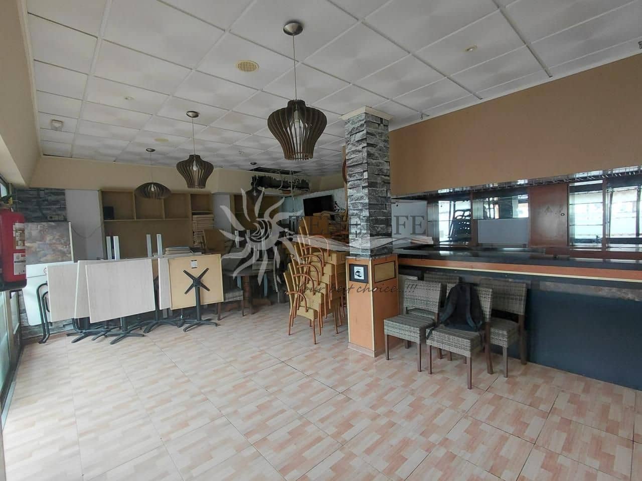 Commercieel te koop in Arona - € 400.000 (Ref: 9459379)